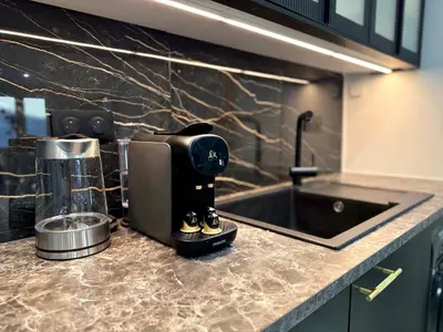 Cuisine ou kitchenette dans l'établissement Le Loft Contemporain - Climatisé & Smart TV au coeur de Dijon