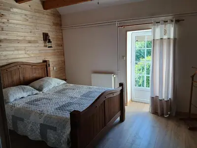 Un ou plusieurs lits dans un hébergement de l'établissement La cabane de Lancelot Chambre Campagne