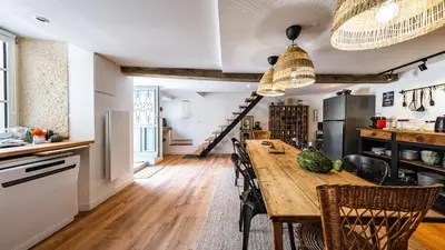 Cuisine ou kitchenette dans l'établissement L'Ombelle