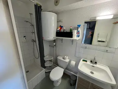 Salle de bains dans l'établissement Studio centre ville Les logis de Paray 321