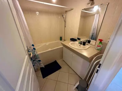 Salle de bains dans l'établissement Blv du collège hypercentre Paray 6pers max