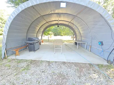 Plan de l'établissement Le mobile home est dans le pré