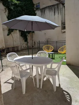 Terrasse ou espace extérieur de l'établissement Maison de ville, local à vélo, cour, bord de Saône