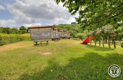 Jardin de l'établissement Gite au calme avec belle vue - Merisier