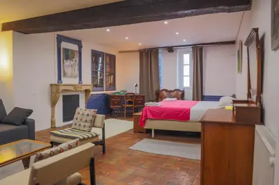 Un ou plusieurs lits dans un hébergement de l'établissement Galerie Nakai Art B&B