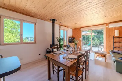 Coin salon dans l'établissement Secret Chalet - Climatisé avec 2200 m² de terrain