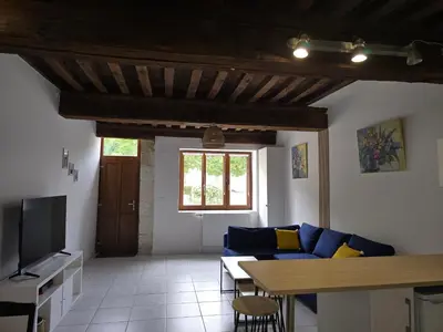 Télévision ou salle de divertissement dans l'établissement Au cœur du vieux village
