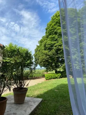 Jardin de l'établissement La Folie, Tour à Aloxe Corton