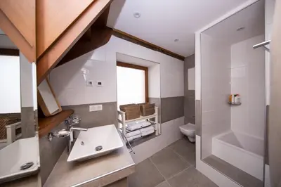 Salle de bains dans l'établissement La Folie, Tour à Aloxe Corton