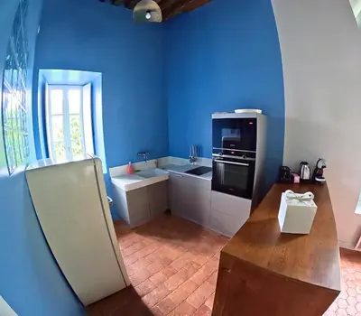 Cuisine ou kitchenette dans l'établissement Gîte Louis Pasteur - cuisine ouverte