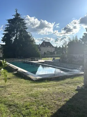 Piscine de l'établissement Gîte Louis Pasteur - cuisine ouverte ou située à proximité