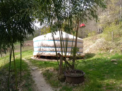 Jardin de l'établissement Yourte Morvan Insolite
