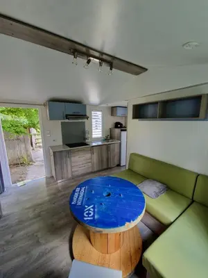 Cuisine ou kitchenette dans l'établissement Le Bungalow