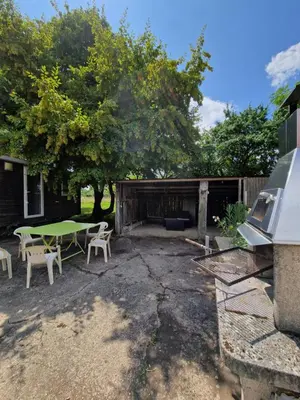 Jardin de l'établissement Le Bungalow