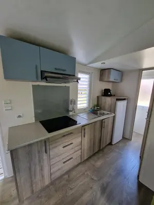 Cuisine ou kitchenette dans l'établissement Le Bungalow