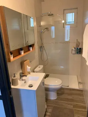 Salle de bains dans l'établissement Maison rénovée proche centre ville