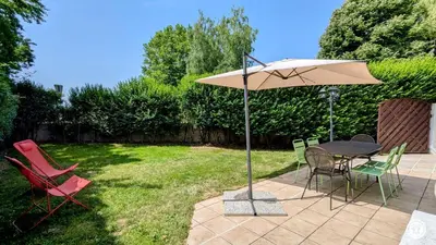 Jardin de l'établissement Aux Roses Rouges