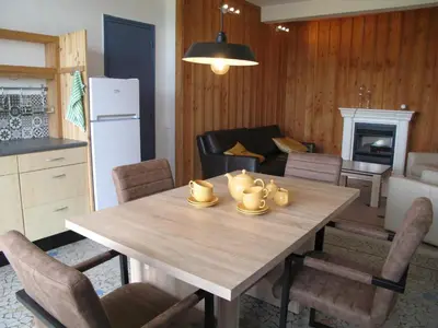 Cuisine ou kitchenette dans l'établissement Apartment in Cuzy with Heated Pool