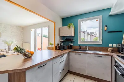 Cuisine ou kitchenette dans l'établissement Jardin suspendu - 3 chambres - 2 salles de bain - Parking dans résidence privée