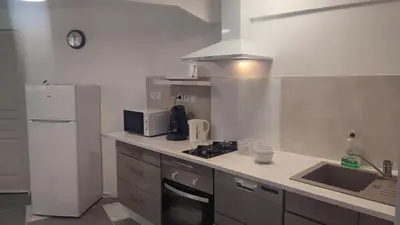 Cuisine ou kitchenette dans l'établissement Gite de la voie verte, à Ameugny - Taizé