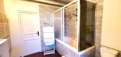 Salle de bains dans l'établissement Chambre d'Hôte de Rozessences