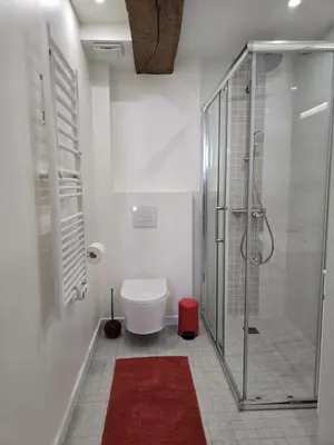 Salle de bains dans l'établissement Les Vignes du Mâconnais