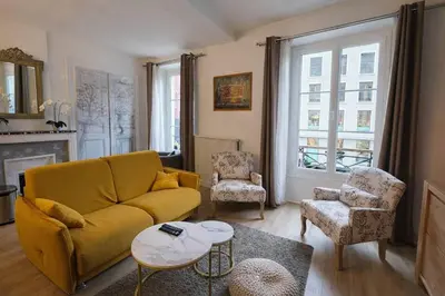 Coin salon dans l'établissement Les Fresques Mâconnaises Central - Luxe - 7pers
