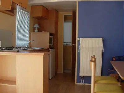Cuisine ou kitchenette dans l'établissement Mobile-Home 1 