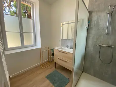 Salle de bains dans l'établissement Appartement proche centre ville