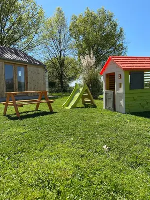 Aire de jeux pour enfants de l'établissement Maison Theraholis