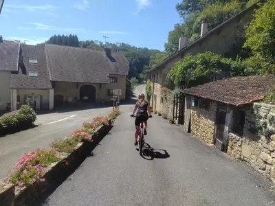 Vélo sur le terrain de l'établissement Gîte de la Diligence ou dans les environs