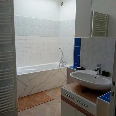 Salle de bains dans l'établissement Appartement tout confort au calme