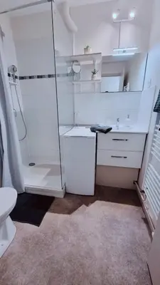 Salle de bains dans l'établissement T1 bis Dijon
