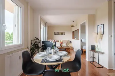 Coin salon dans l'établissement Charming quiet accommodation with balcony and parking