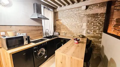 Cuisine ou kitchenette dans l'établissement charme ancien et évasion bien-etre avec sauna hammam