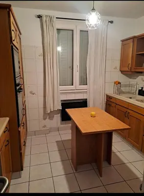 Cuisine ou kitchenette dans l'établissement Appartement T4 Dijon proche Tram et bus 4ème étage