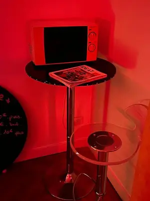 Télévision ou salle de divertissement dans l'établissement Appartement 4 pers - Jacuzzi & Mini-Bar - Dijon centre ville