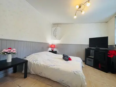 Un ou plusieurs lits dans un hébergement de l'établissement Le petit studio - 1 chambre - Proche Gare TGV et RCEA
