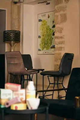 Coin salon dans l'établissement Le Lieu