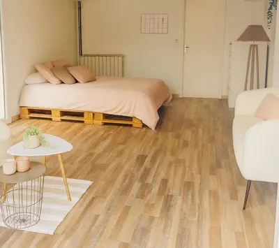 Un ou plusieurs lits dans un hébergement de l'établissement Évasion à Rully grande maison avec piscine privée