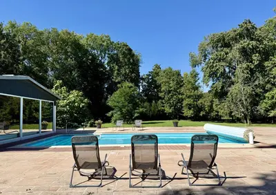 Piscine de l'établissement Domaine du Château de Nantilly ou située à proximité