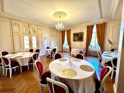 Coin salon dans l'établissement Domaine du Château de Nantilly