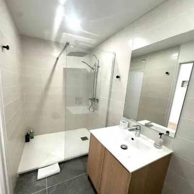 Salle de bains dans l'établissement Appart'Hotel Sennecey - Free Parking