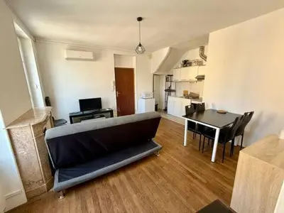 Cuisine ou kitchenette dans l'établissement T3 centre ville avec clim
