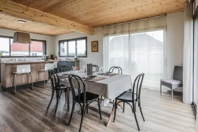 Cuisine ou kitchenette dans l'établissement Cozy House Close to Les Salines Royales with Parking and WiFi
