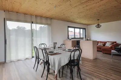 Coin salon dans l'établissement Cozy House Close to Les Salines Royales with Parking and WiFi