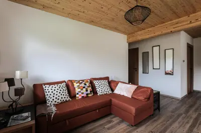 Coin salon dans l'établissement Cozy House Close to Les Salines Royales with Parking and WiFi