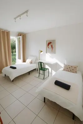 Un ou plusieurs lits dans un hébergement de l'établissement Grand appartement 3 chambres Wifi & Parking