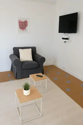 Télévision ou salle de divertissement dans l'établissement Grand appartement 3 chambres Wifi & Parking