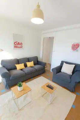 Coin salon dans l'établissement Grand appartement 3 chambres Wifi & Parking
